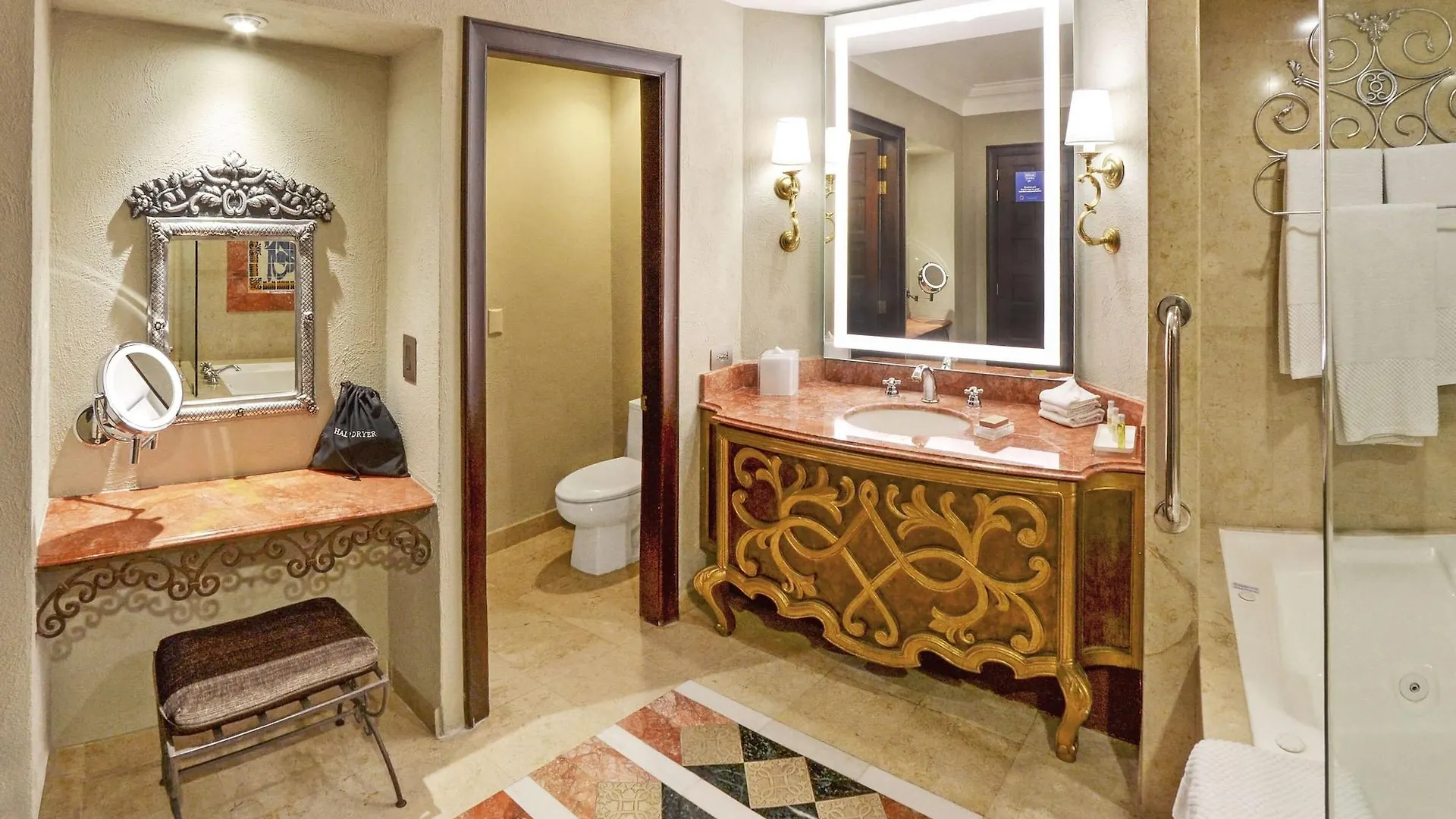 Hilton Guatemala City, Guatemala 4*,
